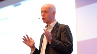 Per Sanderud har leder kraftskattutvalget og forsvarer forslaget om å ta bort eller endre tre kommunale skatter. – De er til hinder for oppgradering og utviding av vannkraften, mener Sanderud. Bilde: Øyvind Lie