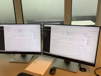All data fra sensorene leses av på datamaskin fortløpende. Foto:  Kruse Smith
