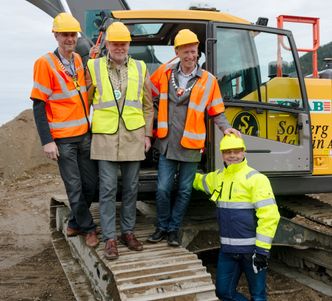 Fra venstre: Ordførerne Ola Øie (Rennebu), Sivert Moen (Midtre Gauldal), Gunnar Krogstad (Melhus) og prosjektdirektør i Nye Veier Trøndelag, Johan Arnt Vatnan. Foto: Nye Veier