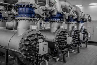 UV-bestråling i egne reaktorer er et viktig rensetrinn før drikkevannet fordeles til innbyggere i Moss, Rygge og omegn.