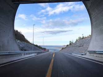 Nyveien er ikke så lang, men en smått spektakulær strekning. Foto: Statens vegvesen