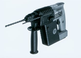 Hammer: I 1984 kom Bosch med GBH 24 V som var verdens første batteridrevne borhammer. Foto: Bosch