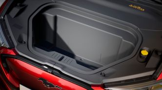 Mustang Mach-E har mulighet for oppbevaring i front. Foto:  Ford