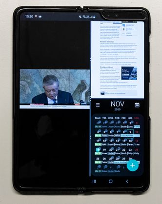Multitasking: Her kan du surfe, se på TV og sjekke kalenderen samtidig. I praksis blir det for smått om det er mer enn to vinduer. Ekstra vinduer trekkes inn fra startfeltet som kommer opp på siden av skjermen. Foto: Odd Richard Valmot