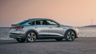 Coupéformen gir e-tron Sportback mindre bagasjerom og mer rekkevidde. Foto:  Audi