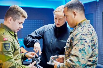 – 3D-print har et stort potensial. Vi som leverandører må dele kompetanse og tilvirkningskapasitet, sier Kristin Wille van der Lippe fra Fieldmade, som tilbyr løsninger for «on-demand» 3D-printing av reservedeler til Forsvars- og energisektoren. Foto: Haakon Maeland, Mland Pictures