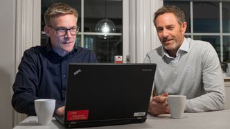 OVERVELDENDE: – Det er altfor mye informasjon å sette seg inn i, så ofte velger man forsikring bare ut ifra pris og ikke hva som faktisk ligger bak av fordeler, sier NITO-medlem Jarle Sæthermoen. Foto: Delta V