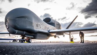 Natos første RQ-4D på plass på Sigonella Naval Air Station i Italia. Foto: NIDS/NATO Multimedia Library