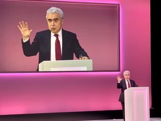 Toppsjef Fatih Birol i IEA påpeker at klimaeffekten av økt salg av elbiler nulles ut av at det selges stadig flere biler med høye utslipp, SUV-biler og andre store privatbiler med høy motoreffekt og høy egenvekt. Foto:  Jan Moberg/TU.no