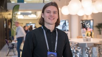 RELEVANTE KURS: – Det er spesielt viktig for meg å forberede dataene til analyse, og ved bruk av Python blir man mindre avhengig av enklere og mer kostbare skytjenester, sier konsulent innen Data Engineering i Atea, Sybolt Visser. Foto: Delta V