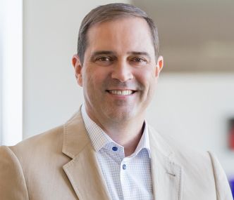 Chuck Robbins, styreformann og administrerende direktør i Cisco sier selskapet er opptatt av å bygge et nytt Internett for 5G-æraen. Foto: Cisco