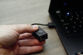 PC-ene har Ethernet, men du trenger en medfølgende «dongel». Foto: Kurt Lekanger