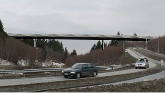 Slik ser arkitektene i Selberg Arkitekter for seg at den nye gang- og sykkelbrua vil bli seende ut. Fotomontasje: Selberg Arkitekter/Vianova