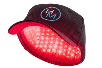 Får hår på blanke isser: Du verden så mye laserdioder kan brukes til. Denne lua gir hår på issen igjen. Kanskje. Foto: HairMax