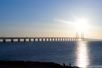 Øresundsbrua mellom Sverige og Danmark er nesten 8 kilometer lang. Foto: Berit Roald/NTB Scanpix
