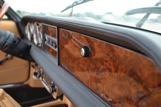 Ikke det tristeste elbil-interiøret, dette! Foto: roadstersalon.com