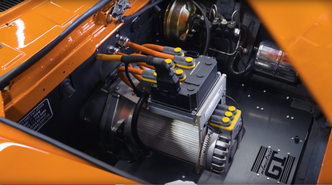 Elmotoren er koblet til Fiats gamle girkasse. Foto: roadstersalon.com