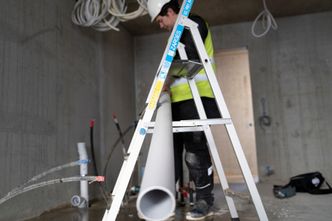 Wavin AS+ er enklere å montere. Rørene kan blant annet kappes innendørs, noe som sparer montøren for mange turer ut og inn av bygningen for å kappe.
