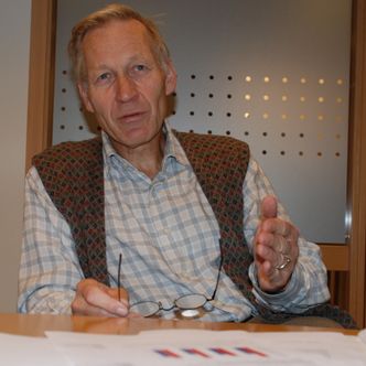 Harald Norem er pensjonert professor i veibygging ved NTNU. Sammen med rådgiver og sivilingeniør Magne Måge og daglig leder Jørgen Rødseth i logistikk-rådgivingsfirmaet Mobilitet går han ut mot samfunnsøkonomien i Nye Veiers motorveiplaner i Trøndelag.