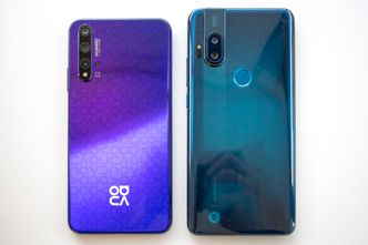 Metall eller plast: Selv om Huawei Nova er bygget i metall så er det ikke stor forskjell på overflatefinishen i plastmodellen Motorola One Hyper. Foto: Odd Richard Valmot