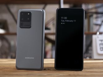 Design: Alle de nye S20-mobilene som denne Galaxy S20-Ultra strekker seg i høyden med et nytt 20:9 aspektforold. Det gjør dem smalere enn forgjengerne selv med større skjerm. Foto: Samsung