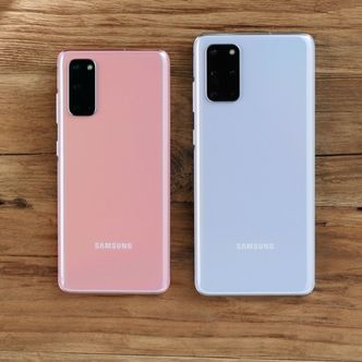 Småbrødre: Selv Galaxy S20 og S20+ imponerer med kameraspesifikasjoner. Foto: Samsung