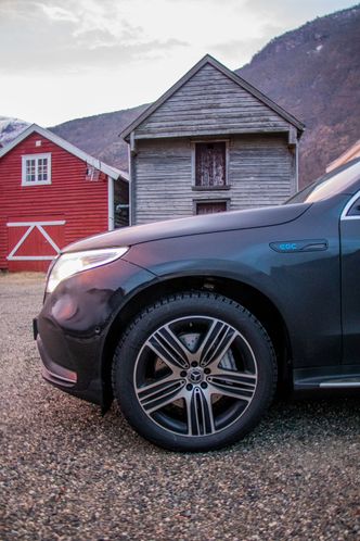 EQC på 20 tommers vinterhjul. Foto: Marius Valle