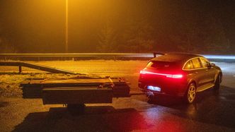 Tung last på en liten henger. Foto: Marius Valle