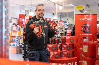 Vegard Amundsen hos TOOLS på Gjøvik hjelper deg gjerne med å finne rett muttertrekker. Foto: Delta V