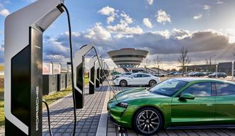 Porsche åpnet nylig en «ladepark» i Leipzig, med 12 ladere à 350 kW. Foto: Porsche