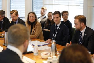 Samferdselsminister Knut Arild Hareide (KrF), kommunalminister Nikolai Astrup (H), klimaminister Sveinung Rotevatn (V) og distriktsminister Linda Hofstad Helleland (H) inviterte ferjefylkene til ferjemøte mandag. Foto:  Gorm Kallestad/NTB Scanpix