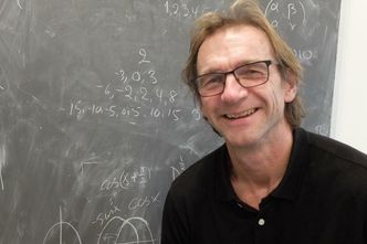 – Det er ingen som har oppdaget alt hos Abel, sier Arne B. Sletsjøe. Foto: Eivind Torgersen/UiO