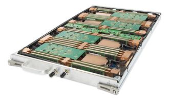 El Capitan skal settes sammen av en mengde slike Cray Shasta Compute Blade-servere. Bildet viser dagens utgave av disse. Disse bladserverne er væskekjølte, kan leveres med opptil 8 «compute»-sokler, hver med tilhørende minnemoduler og mesanin-baserte nettverkskort. Foto: HPE