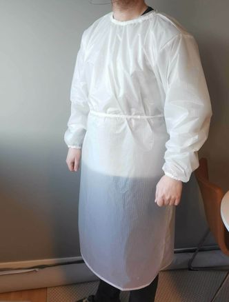 Slik ser den ene versjonen av smittevernfrakkene ut. De gjennomgår stadige forbedringer. Foto: Gran Seil