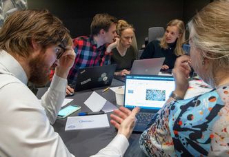 Computas har en rekke sertifiserte eksperter på både Microsoft Azure og Google Cloud, og tilbyr rådgivning og konsulenter innenfor skymegling og utvikling. Foto: Computas