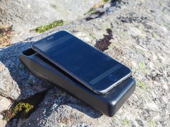 Batteriet kan lade en mobiltelefon fire til seks ganger på én opplading. Foto: Altered Power