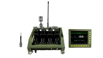 I «hangaren» som kan plasseres utenpå kampkjøretøyet, er det plass til fire Black Hornet 3-droner. Foto:  FLIR Systems