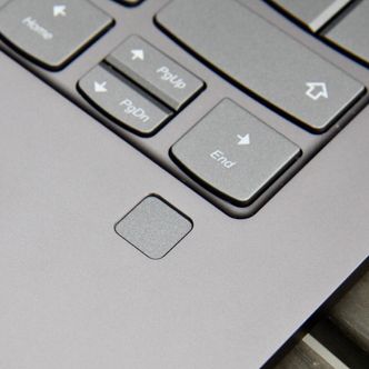 Fingeravtrykksleseren gjør det kjapt og enkelt å logge inn på PC-en. Foto: Kurt Lekanger