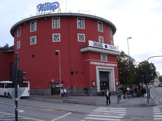 Her holder studentersamfundet i Trondheim til. Foto: Wikimedia Commons