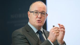 Gunnar Bovim forteller at industrien reagerer, og til tross for kort tidsfrist er det flere som stiller opp med ekspertise eller produksjonskapasitet. Foto: Terje Pedersen, Scanpix