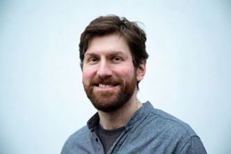 Johannes Röhrs på Meteorologisk institutt skal bruke den nye matematikken til å forbedre varslene om været i havet. Foto: Yngve Vogt, Apollon