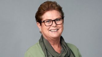 Fagsjef Hilde Wærness Jensen bekrefter at reglene er slik at noen kan miste hele tjenestepensjonen sin om de jobber etter oppnådd aldersgrense.