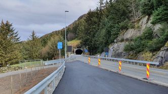 Nye, variable skilt foran portalene varsler når det er syklister i tunnelen. Foto: Asbjørn Andås, Statens Vegvesen