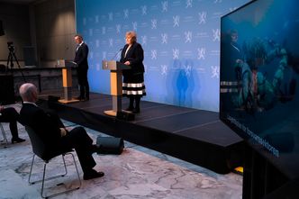 Statsminister Erna Solberg og forsvarsminister Frank Bakke-Jensen legger fram regjeringens langtidsplan for Forsvaret med Forsvarssjef Haakon Bruun-Hanssen på første rad. Foto: Torbjørn Kjosvold/Forsvaret