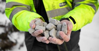 Skumglass er et sirkulærøkonomisk produkt og lett byggemateriale basert på gjenvunnet glass fra norske husholdninger. Foto: Glasopor