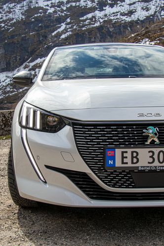 Peugeot e-208 har batteri med kapasitet på 50 kWh, med noe over 46 kWh tilgjengelig. Foto: Marius Valle