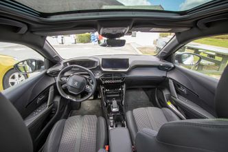 Testbilen er en GT Line med panoramaglasstak. Foto: Marius Valle