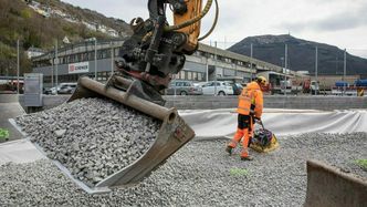 Glasopor er et lett materiale, og er derfor godt egnet i arbeidet med Bybanen i Bergen Foto: Eivind Senneset