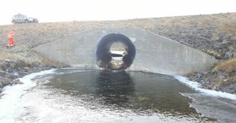 Riselva bru ligger på fylkesvei 8038 i Nordkapp kommune. Foto: Troms og Finnmark fylkeskommune