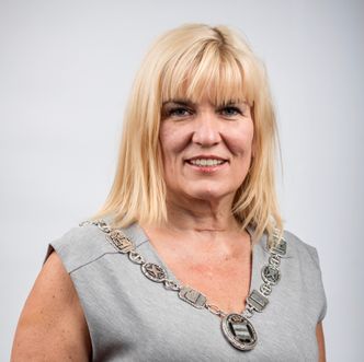 Harstadordfører Kari-Anne Opsal gleder seg over at trafikken gjennom sentrum av byen har gått ned med over 40 prosent. Foto: Øivind Arvola